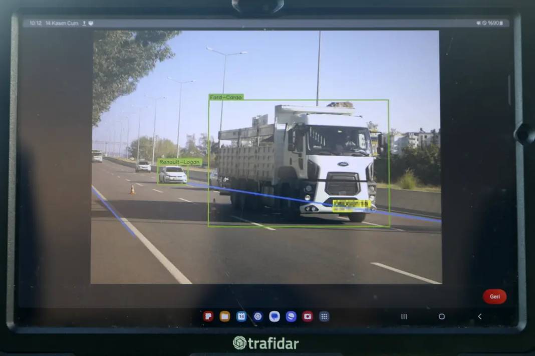 4 Şeridi Aynı Anda Tarıyor 4